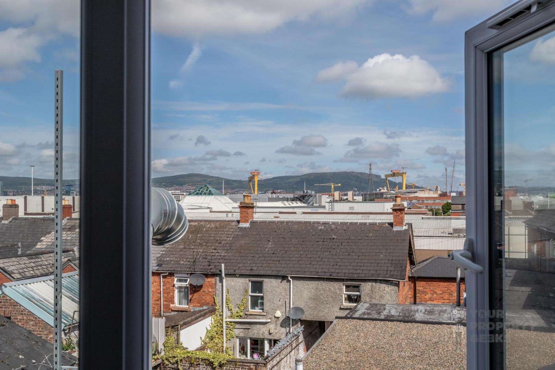 Attic Style 2 Bed Duplex Apartment With Rooftop Patio Belfast Exterior foto