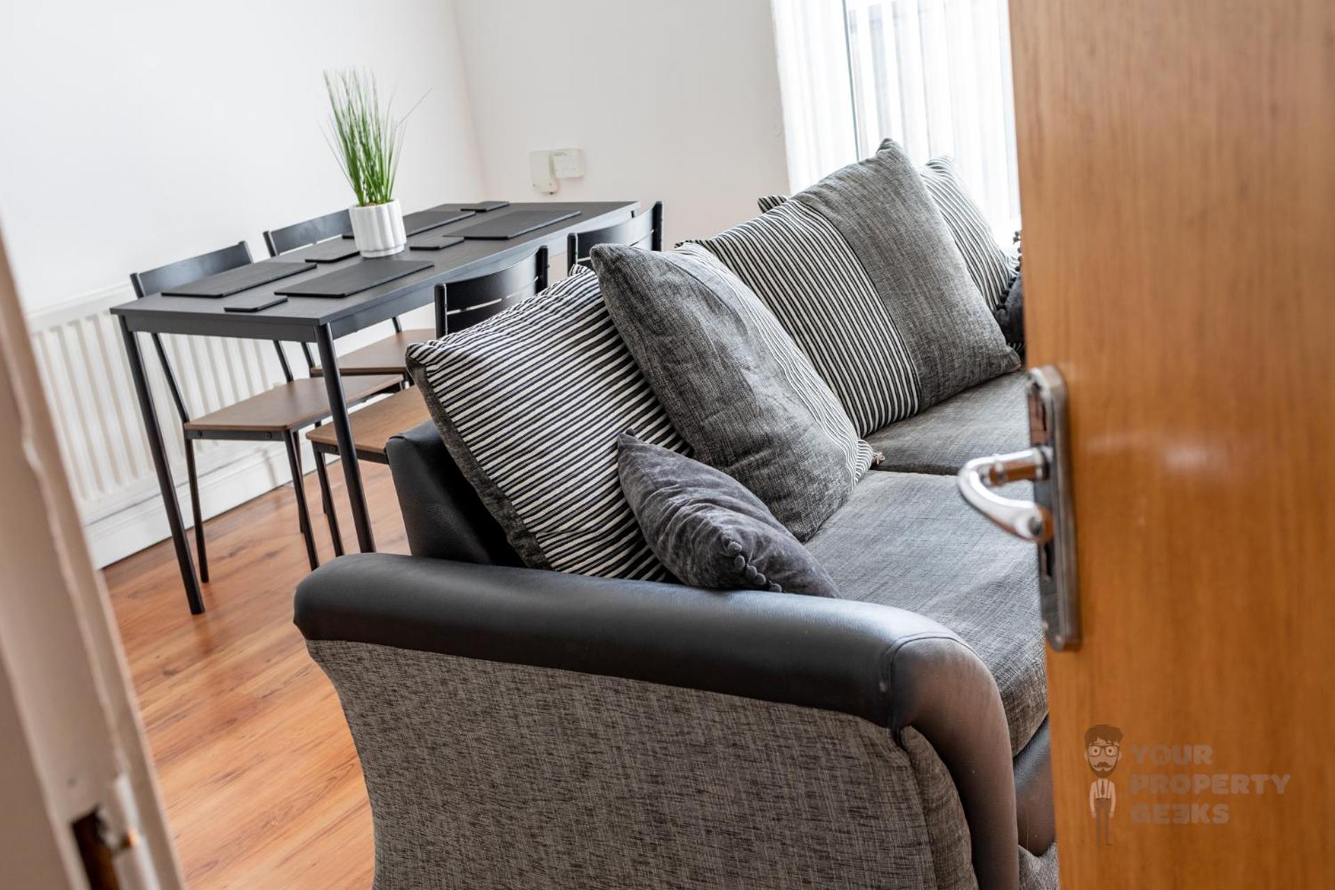 Attic Style 2 Bed Duplex Apartment With Rooftop Patio Belfast Exterior foto